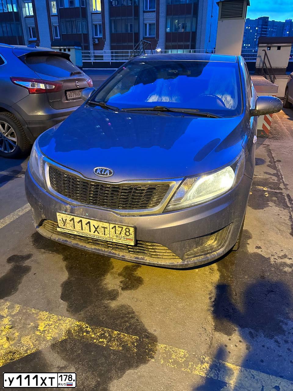 Фото автомобиля KIA RIO, 2012 — госномер М065ВС178. Цвет: ГОЛУБОЙ
