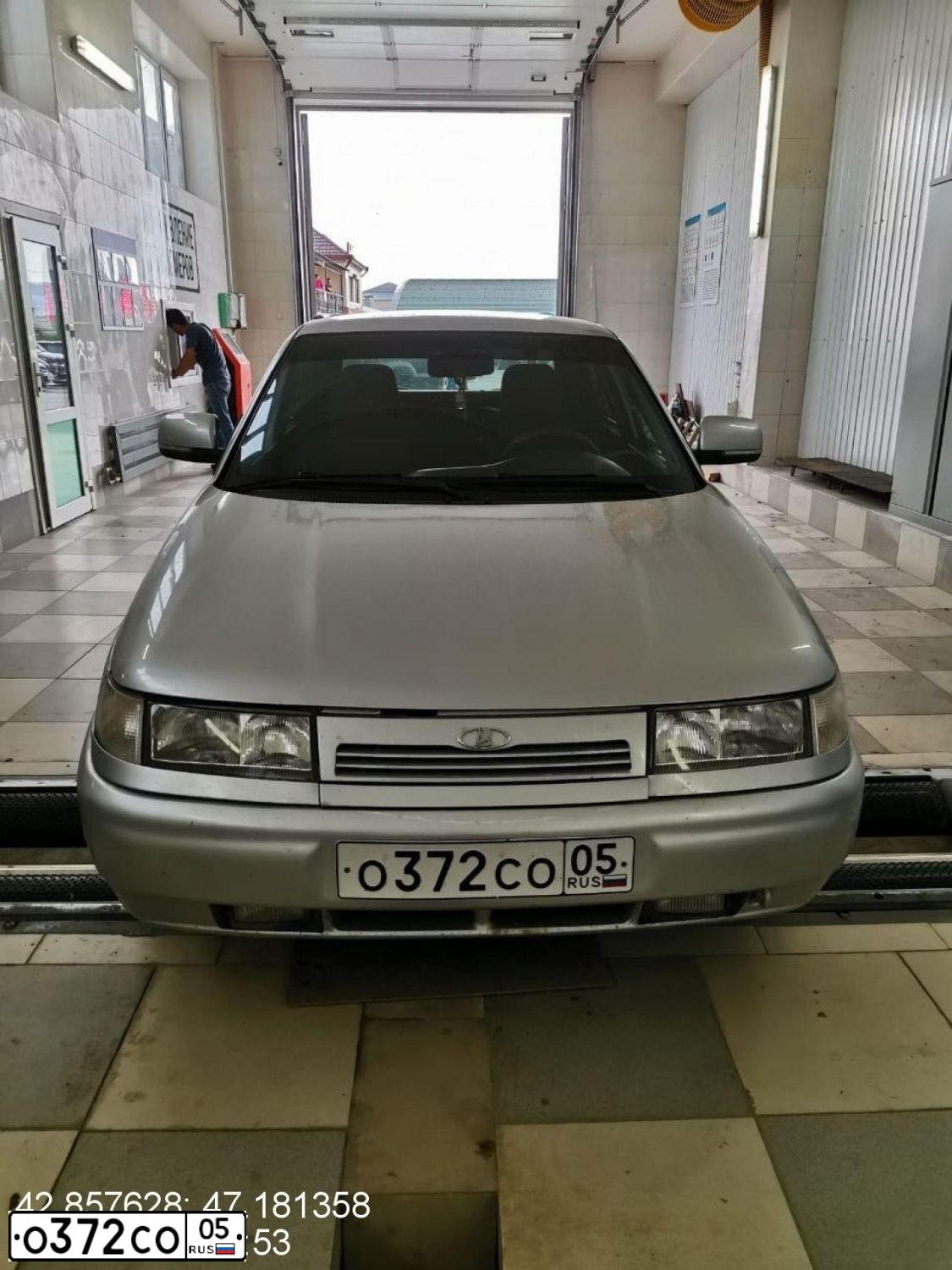 Фото автомобиля LADA 2110 LADA, 2006 — госномер О372СО05. Цвет: Светло-Серебристый металлик