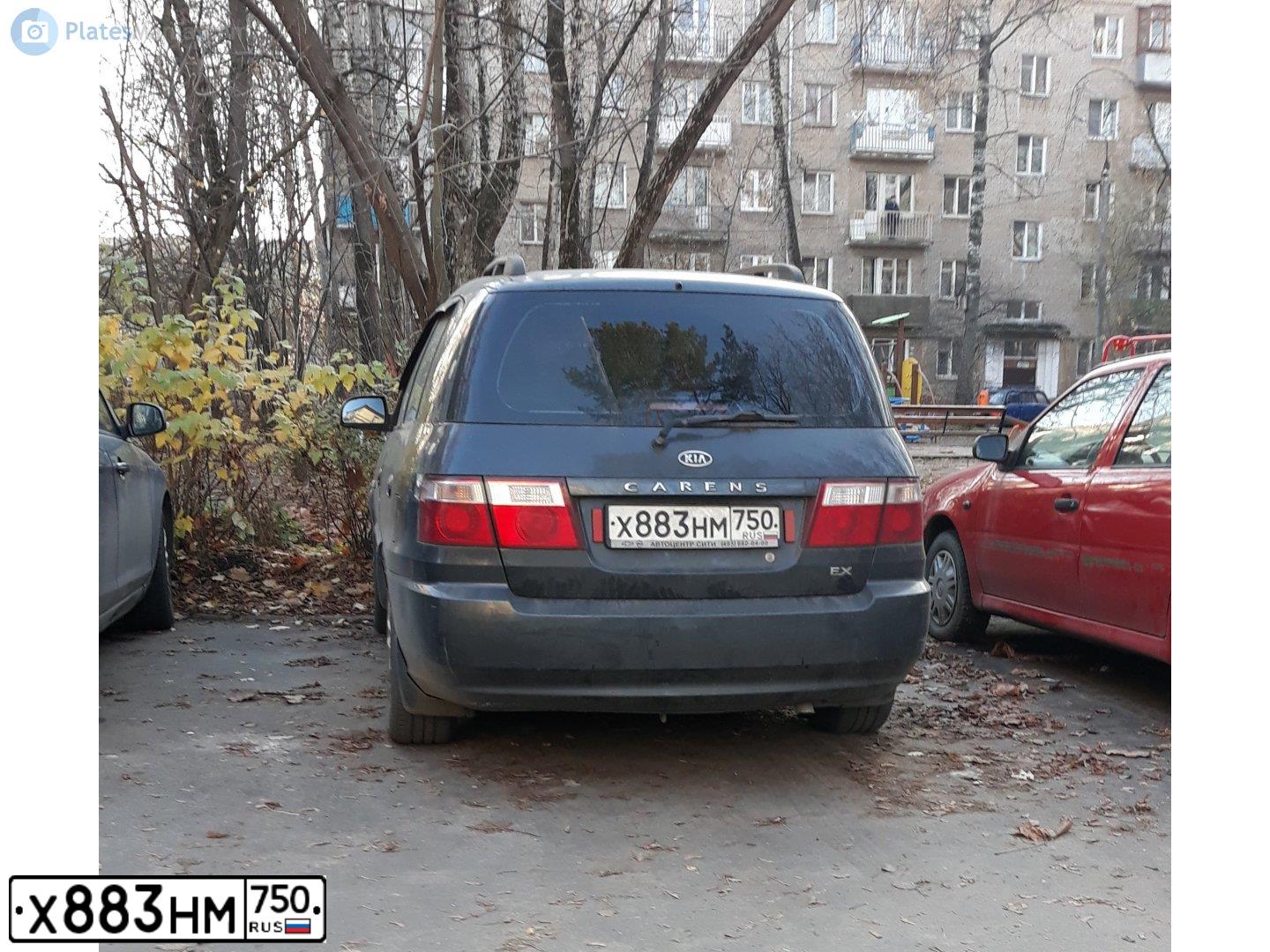Фото автомобиля KIA CARENS, 2005 — госномер Х883НМ750. Цвет: СЕРЫЙ ТЕМНЫЙ