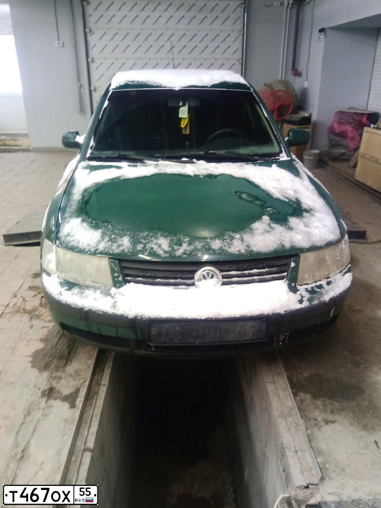 Фото автомобиля NISSAN X-TRAIL, 2015 — госномер В888ОР55. Цвет: ЧЕРНЫЙ