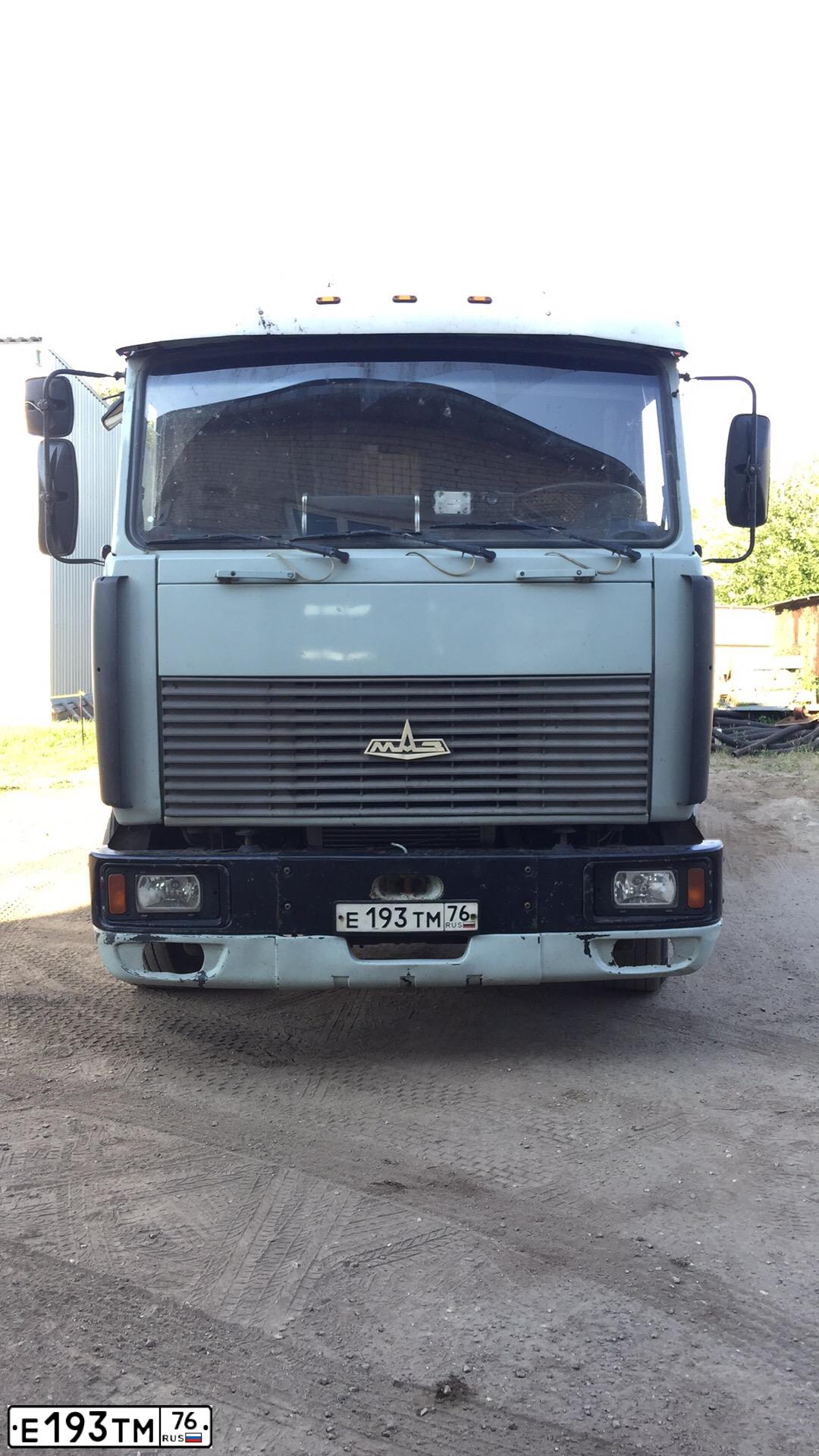 Фото автомобиля MAZ 6303 /6X4/, 2003 — госномер Е193ТМ76. Цвет: Белый