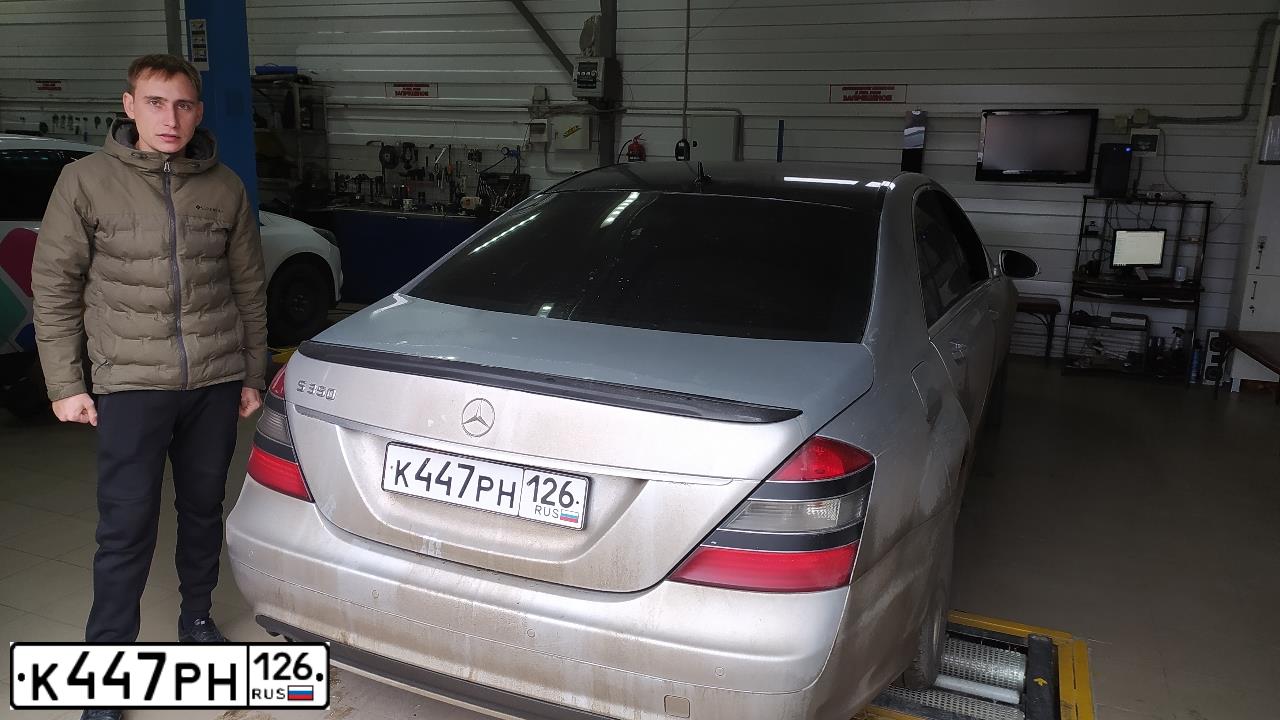 Фото автомобиля MERCEDES S-KLASSE, 2005 — госномер О050РХ123. Цвет: СЕРЫЙ