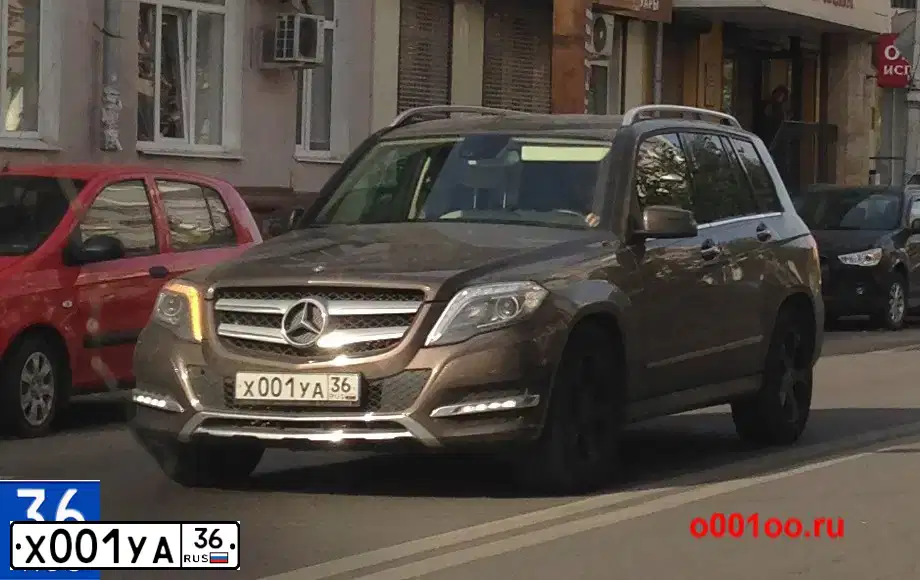 Фото автомобиля MERCEDES-BENZ GLK250, 2015 — госномер В800РС136. Цвет: Коричневый