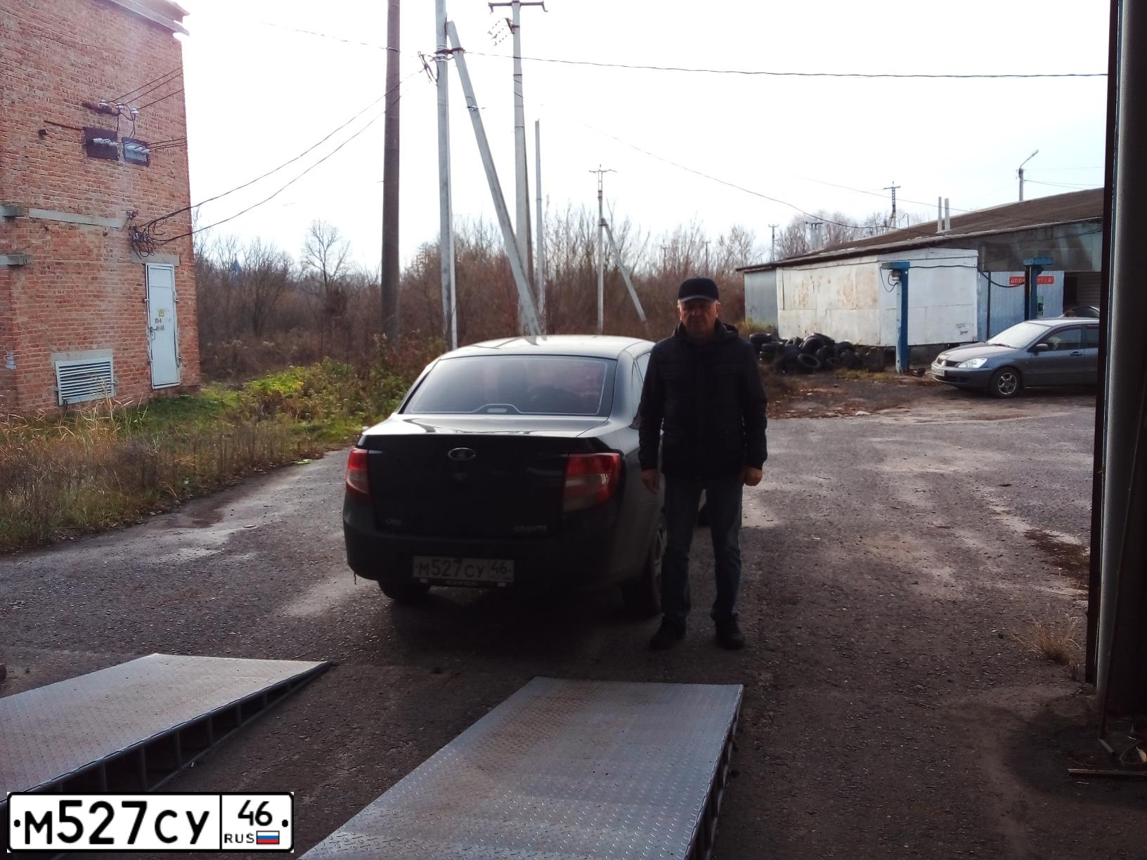 Фото автомобиля LADA GRANTA, 2012 — госномер Р493РХ46. Цвет: СИНЕ-ЧЕРНЫЙ
