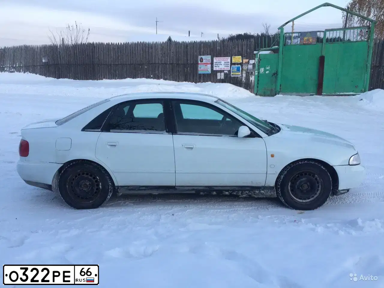 Фото автомобиля AUDI A4, 1998 — госномер О322РЕ66. Цвет: БЕЛЫЙ