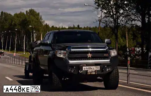 Фото автомобиля TOYOTA TUNDRA, 2014 — госномер А448КЕ750. Цвет: ЧЕРНЫЙ