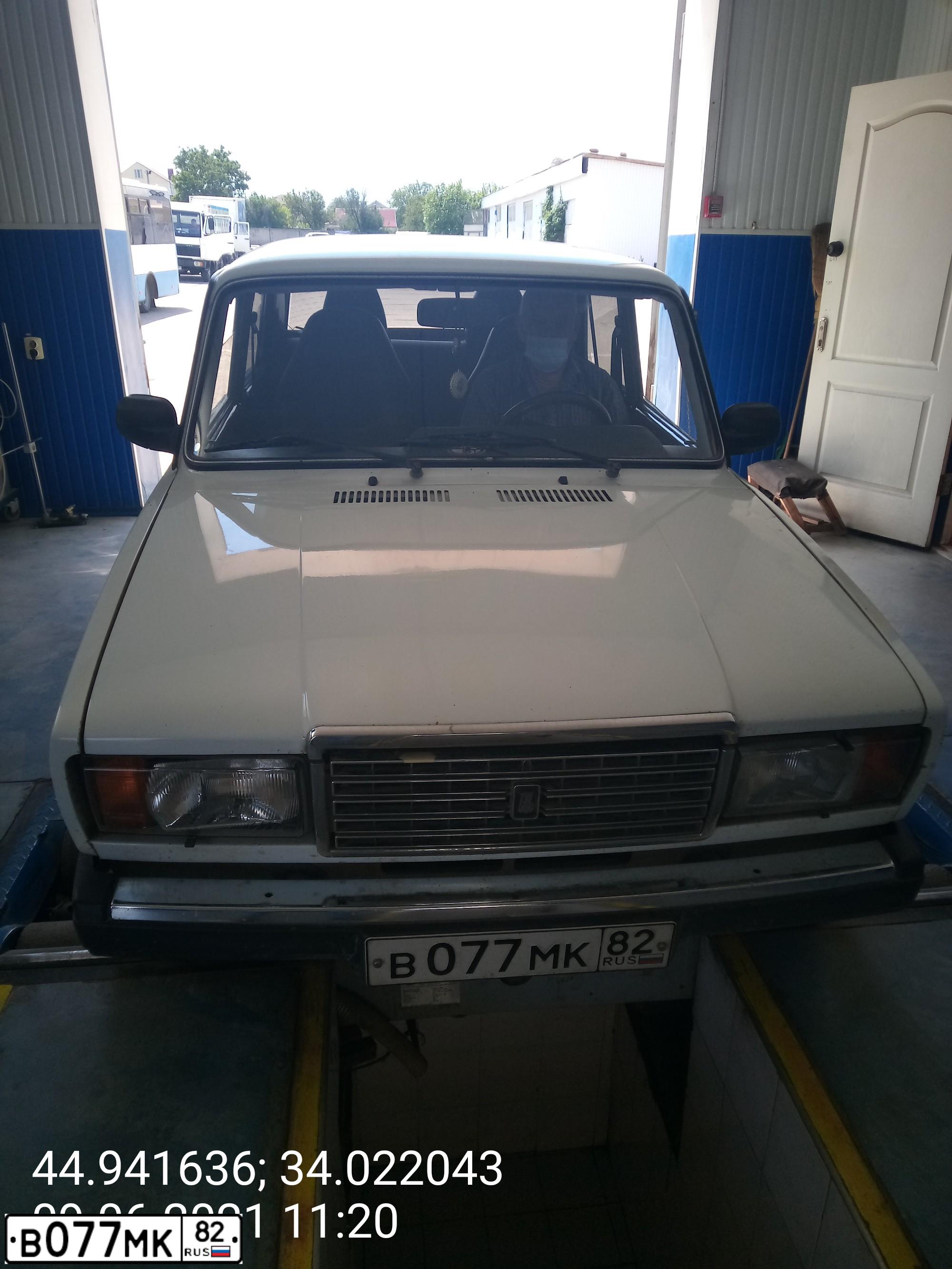 Фото автомобиля LADA 2107, 2010 — госномер Н570КТ82. Цвет: ЯРКО - БЕЛЫЙ
