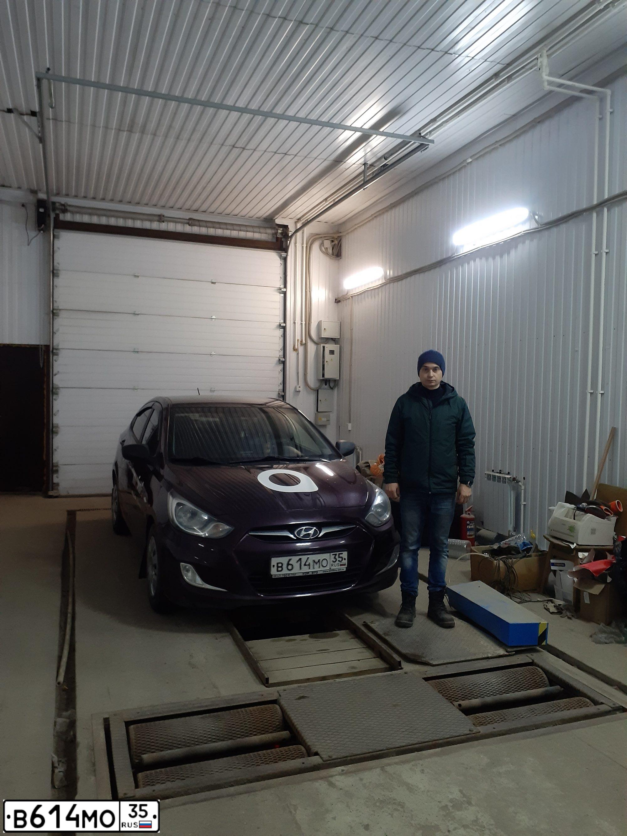 Фото автомобиля HYUNDAI SOLARIS, 2011 — госномер В614МО35. Цвет: ФИОЛЕТОВЫЙ