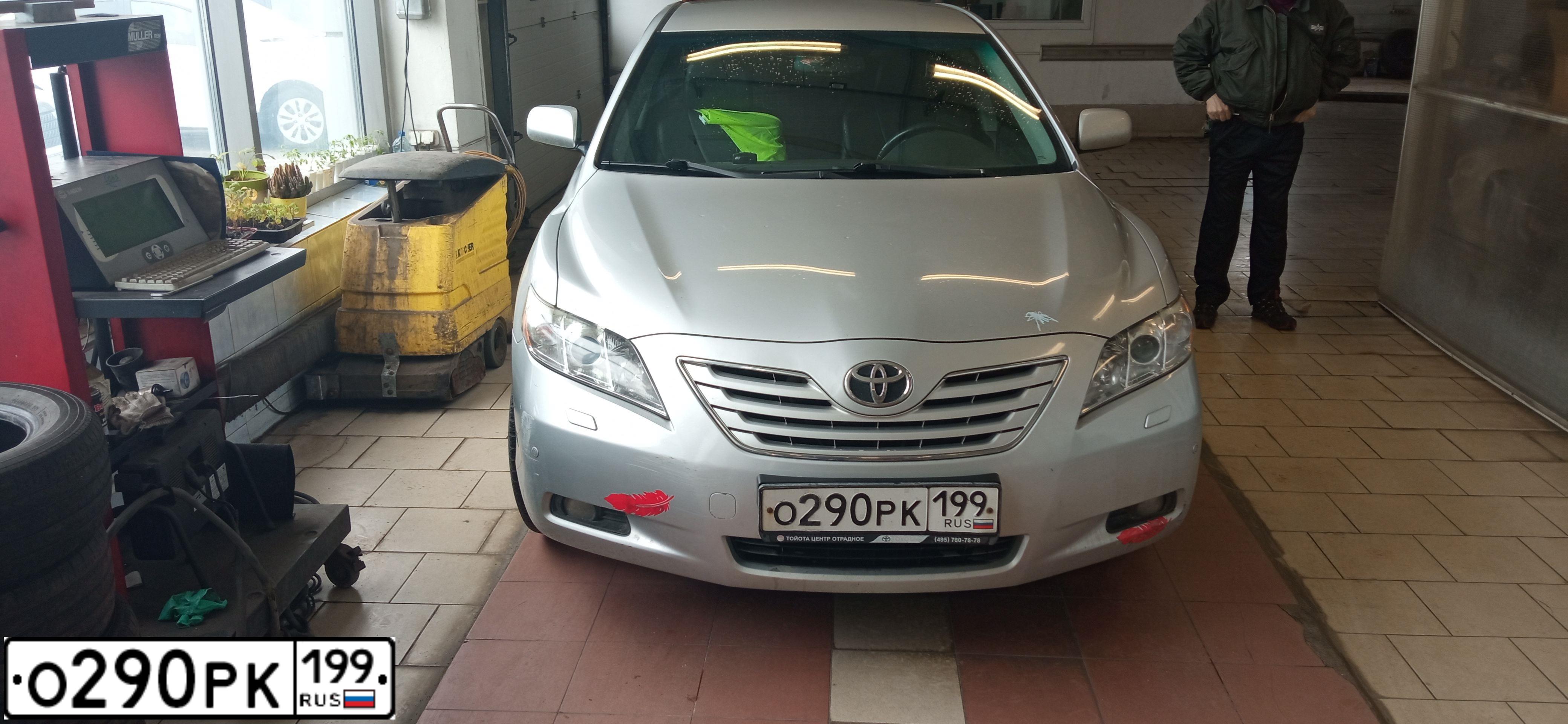 Фото автомобиля TOYOTA CAMRY, 2009 — госномер О290РК199. Цвет: СЕРЕБРИСТЫЙ МЕТАЛЛИК