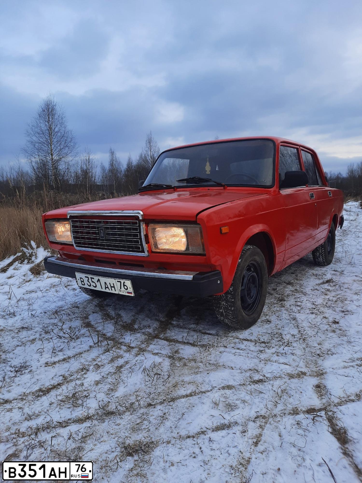 Фото автомобиля LADA 2107, 2007 — госномер Н934ЕС76. Цвет: ВИШНЕВЫЙ