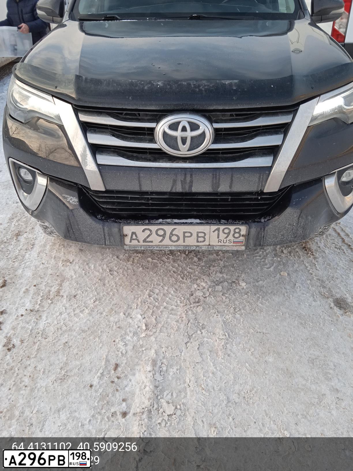 Фото автомобиля TOYOTA FORTUNER, 2018 — госномер Р131ВК29. Цвет: ТЕМНО-КОРИЧНЕВЫЙ