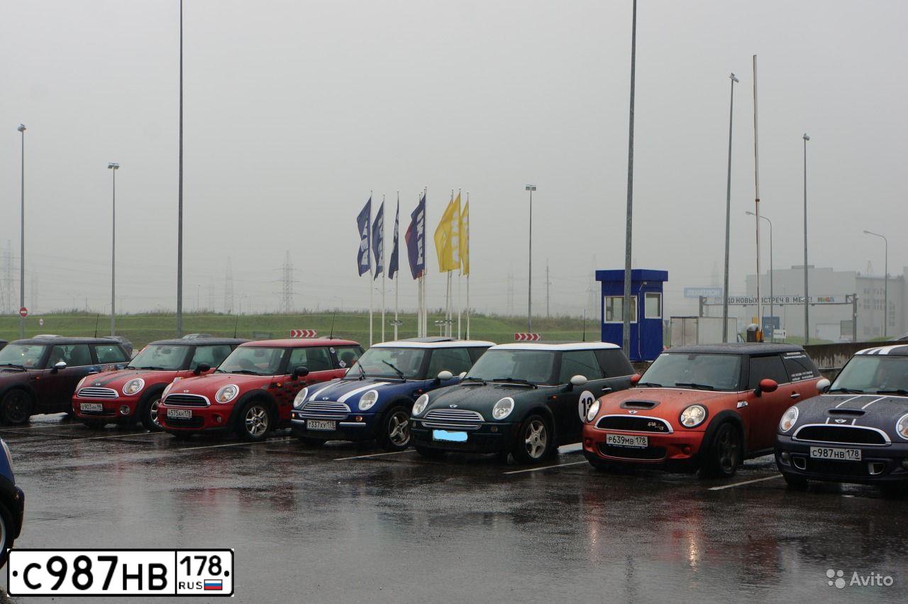Фото автомобиля MINI МИНИ СООРЕR S, 2012 — госномер С987НВ178. Цвет: ТЕМНО-СЕРЫЙ