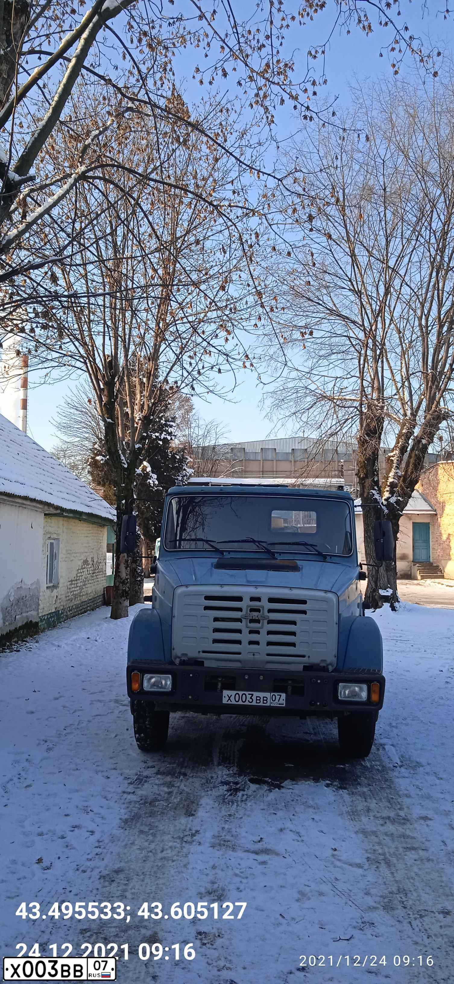 Фото автомобиля ZIL 433362 /4X2/ CHASSIS, 2009 — госномер Х003ВВ07. Цвет: СИНИЙ