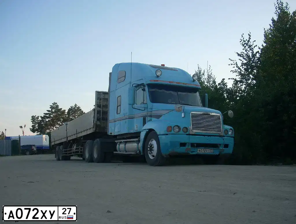 Фото автомобиля FREIGHTLINER CENTURY ST, 2001 — госномер В545МТ27. Цвет: ГОЛУБОЙ