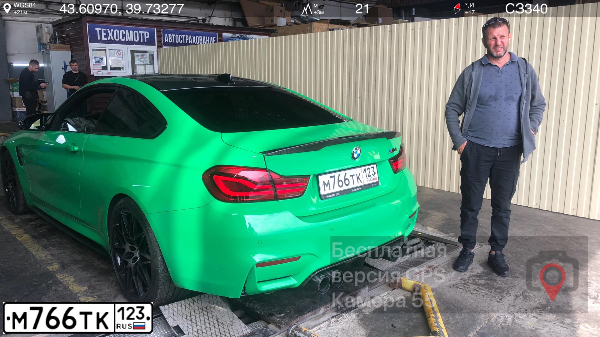 Фото автомобиля BMW M4, 2017 — госномер О222КО06. Цвет: ЗЕЛЕНЫЙ