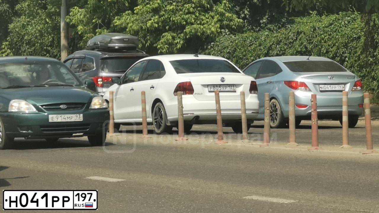Фото автомобиля MITSUBISHI PAJERO, 2011 — госномер Н041РР197. Цвет: Серебристый