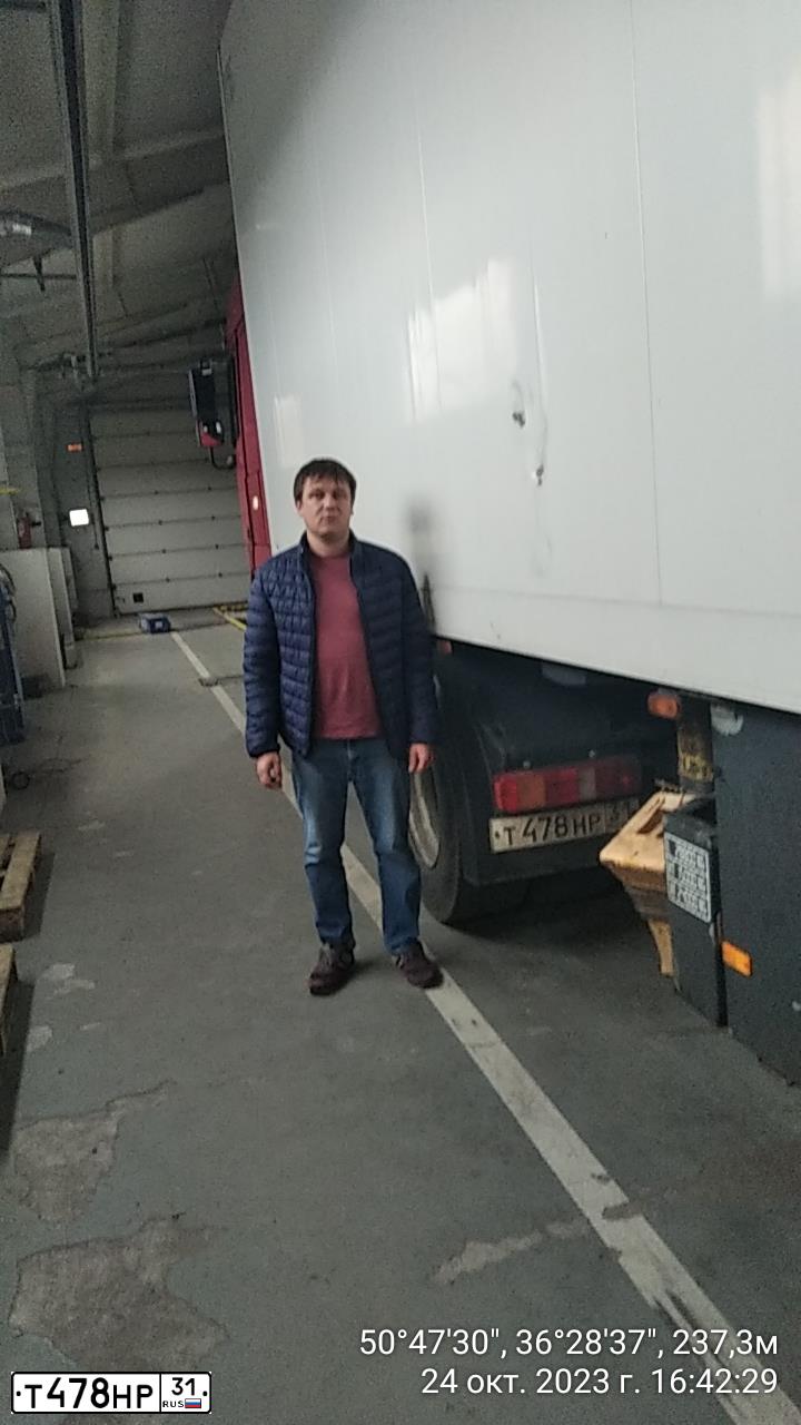 Фото автомобиля DAF XF 95 FTG /6X2/, 2004 — госномер Т478НР31. Цвет: Красный