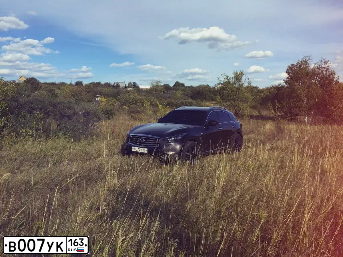 Фото автомобиля TOYOTA CAMRY, 2018 — госномер Е349ОР763. Цвет: ЧЕРНЫЙ МЕТАЛЛИК