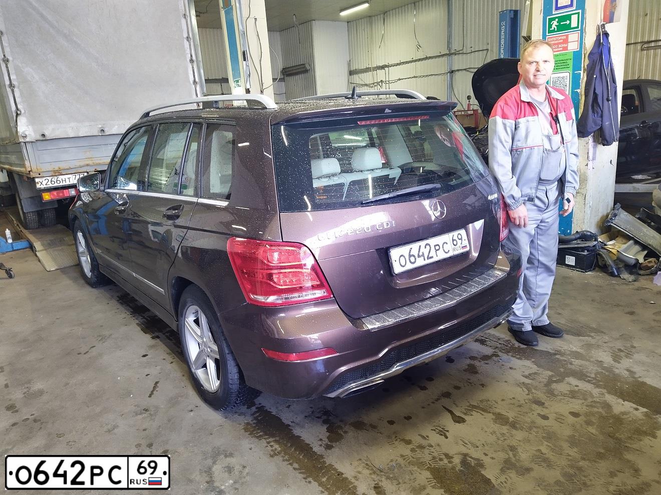 Фото автомобиля MERCEDES-BENZ GLK220, 2014 — госномер М100ВВ180. Цвет: Коричневый