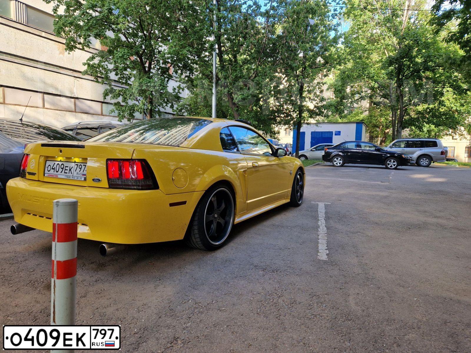Фото автомобиля FORD MUSTANG, 1999 — госномер К777МУ55. Цвет: ЖЕЛТЫЙ
