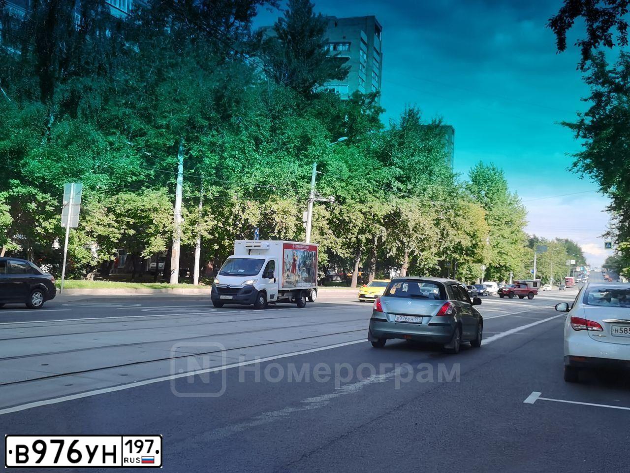 Фото автомобиля SUZUKI SWIFT, 2011 — госномер В976УН197. Цвет: ЗЕЛЕНЫЙ