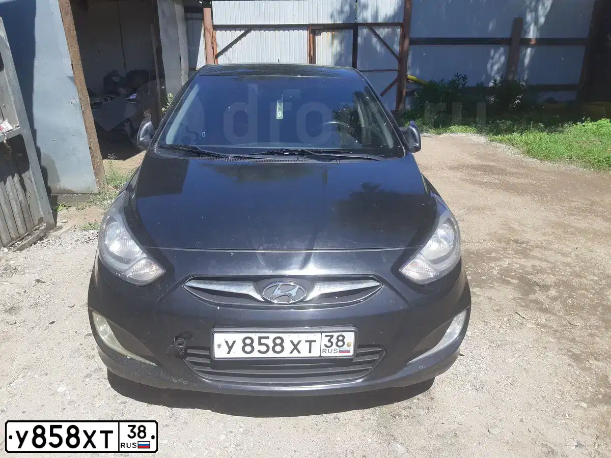 Фото автомобиля HYUNDAI SOLARIS, 2013 — госномер У858ХТ38. Цвет: ЧЕРНЫЙ