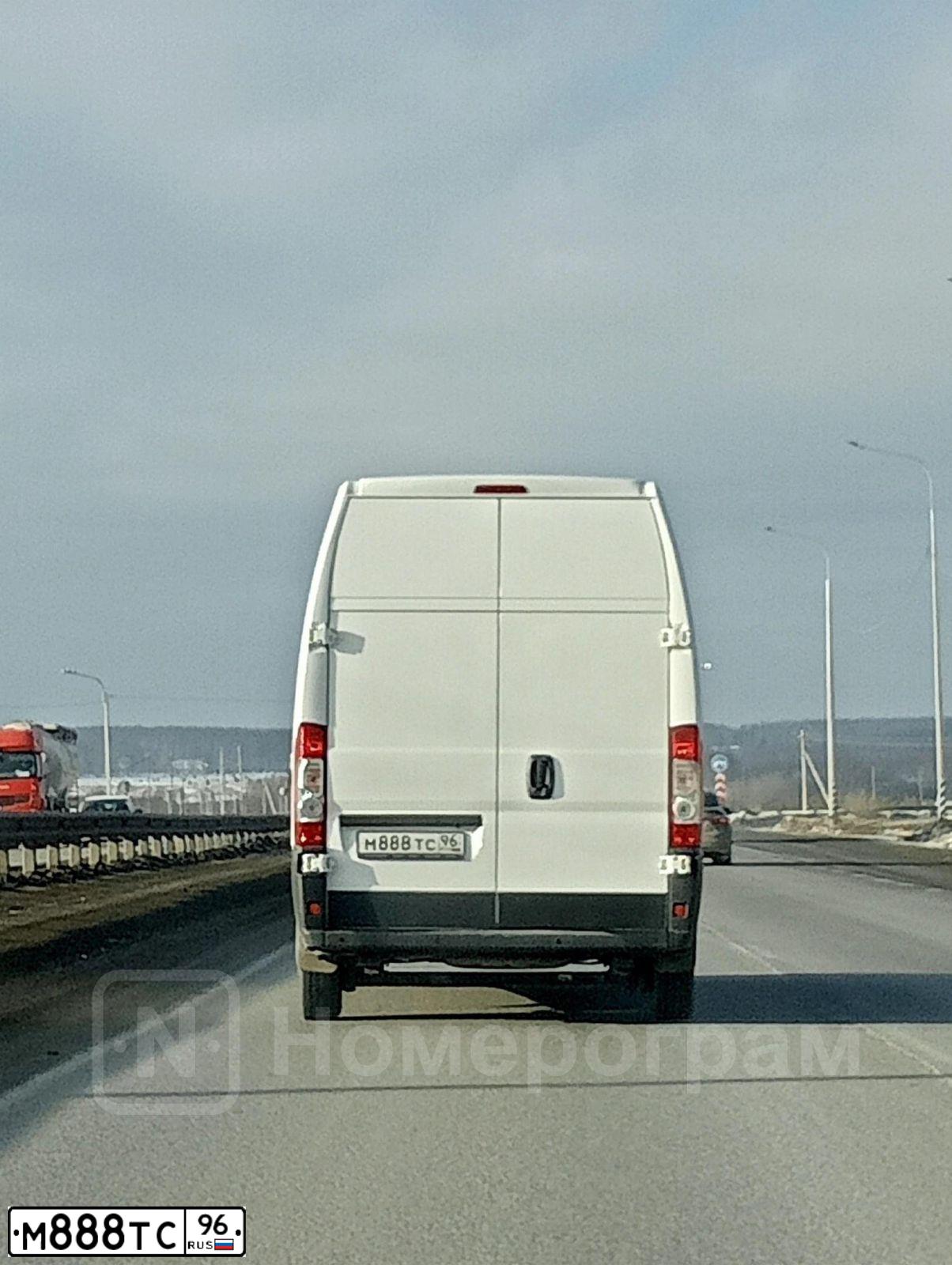 Фото автомобиля CITROEN JUMPER, 2013 — госномер М888ТС96. Цвет: БЕЛЫЙ