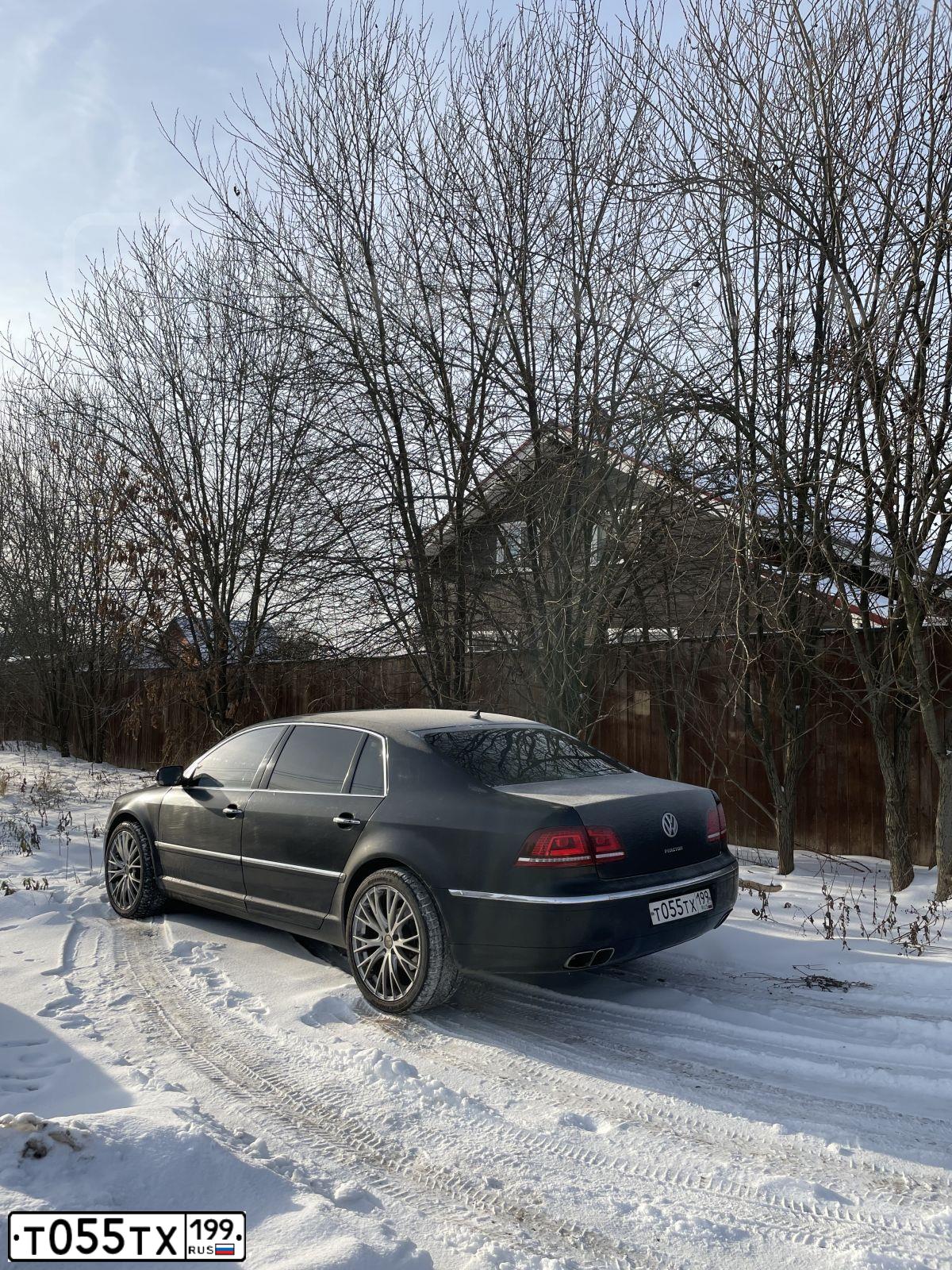 Фото автомобиля VOLKSWAGEN PHAETON, 2013 — госномер Т055ТХ199. Цвет: ЧЕРНЫЙ