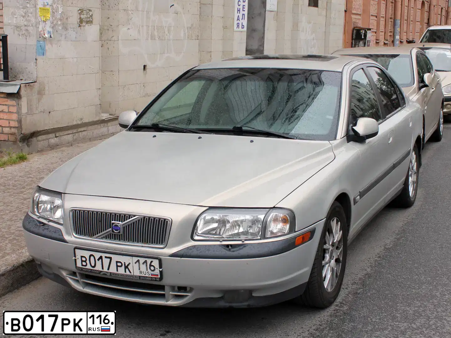 Фото автомобиля VOLVO S80, 1999 — госномер Х452ВВ178. Цвет: СЕРЫЙ