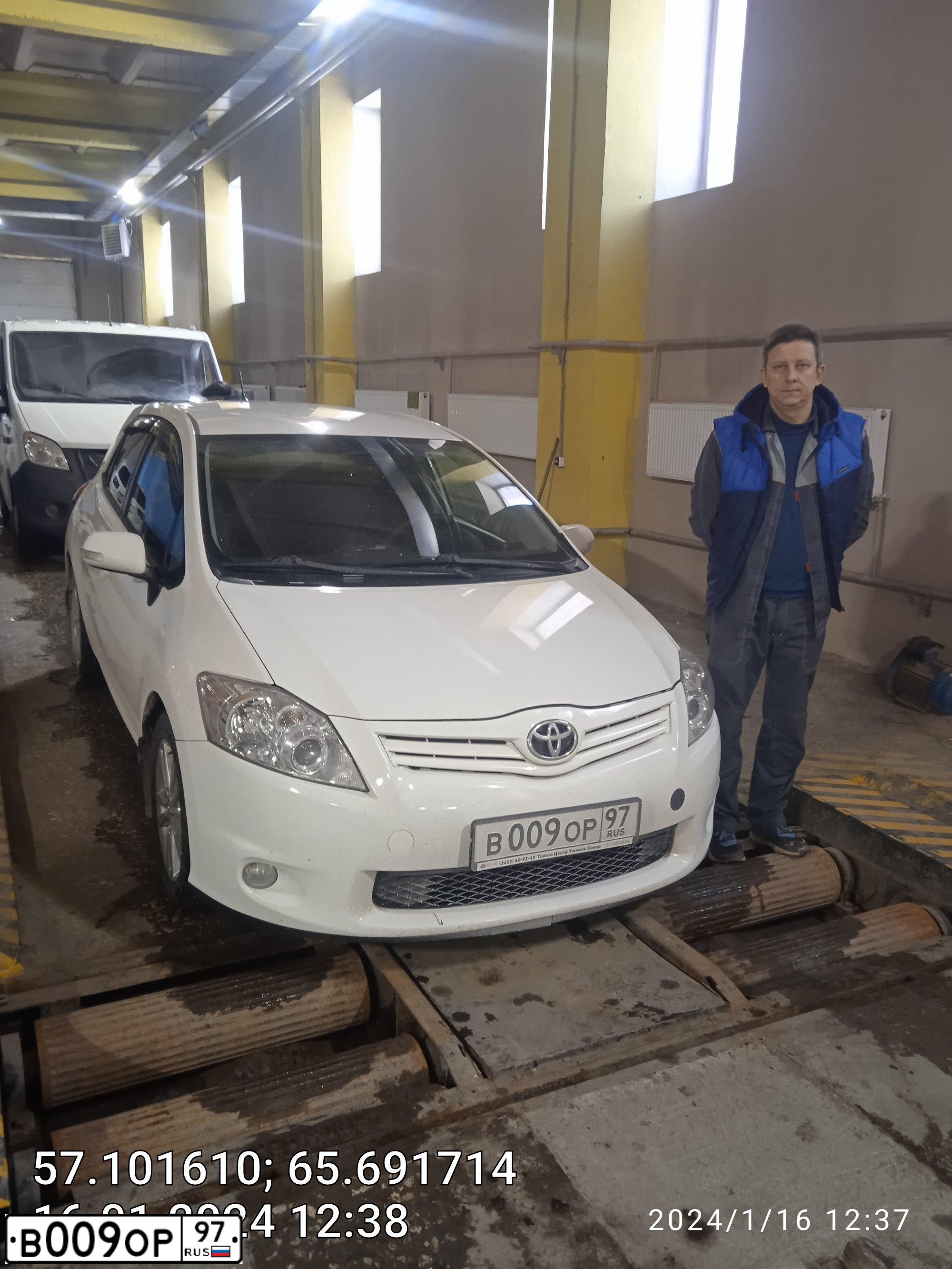 Фото автомобиля LADA 2110 LADA, 2004 — госномер В009ОР97. Цвет: СВЕТЛО-СЕРЕБРИСТЫЙ МЕТАЛЛ
