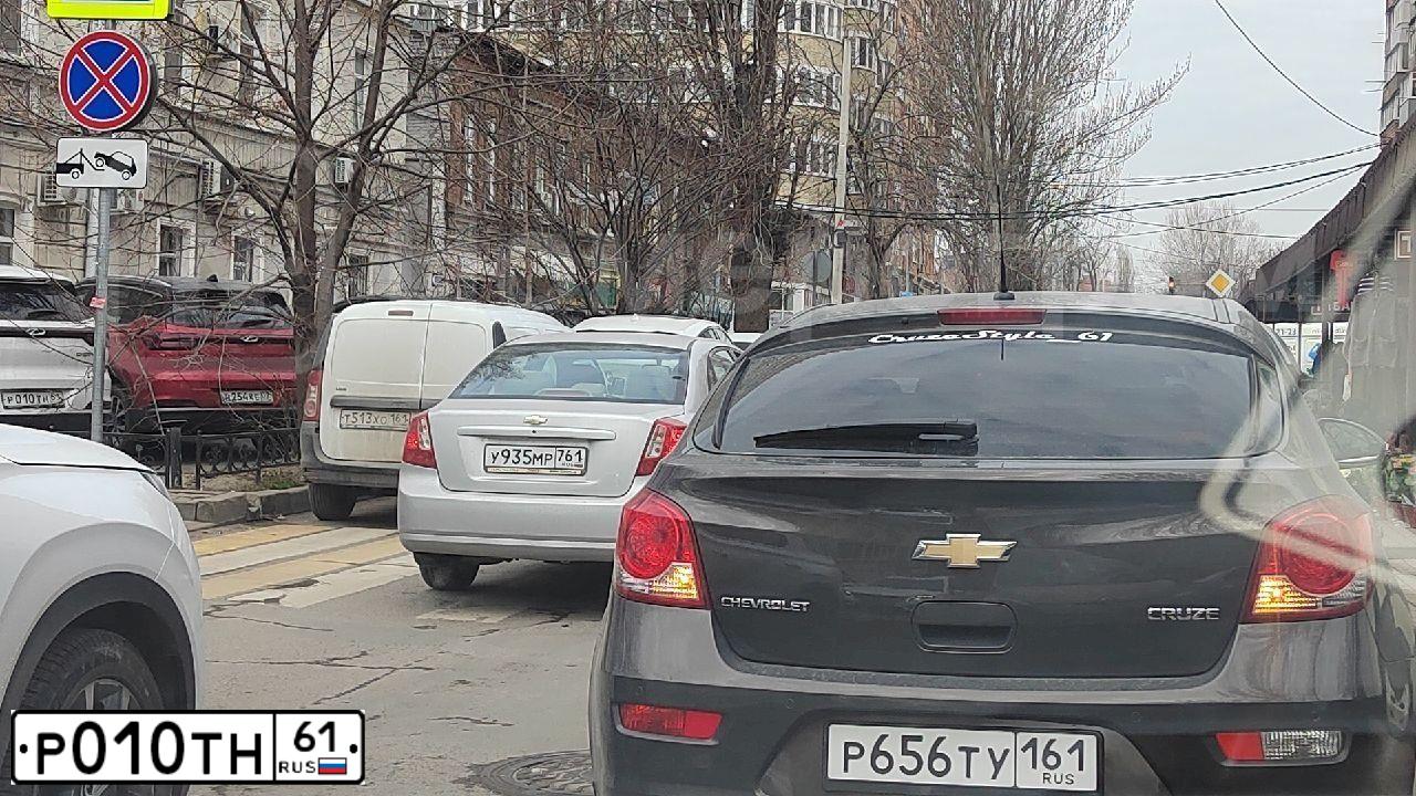Фото автомобиля KIA RIO, 2017 — госномер Е055ВХ180. Цвет: ЧЕРНЫЙ