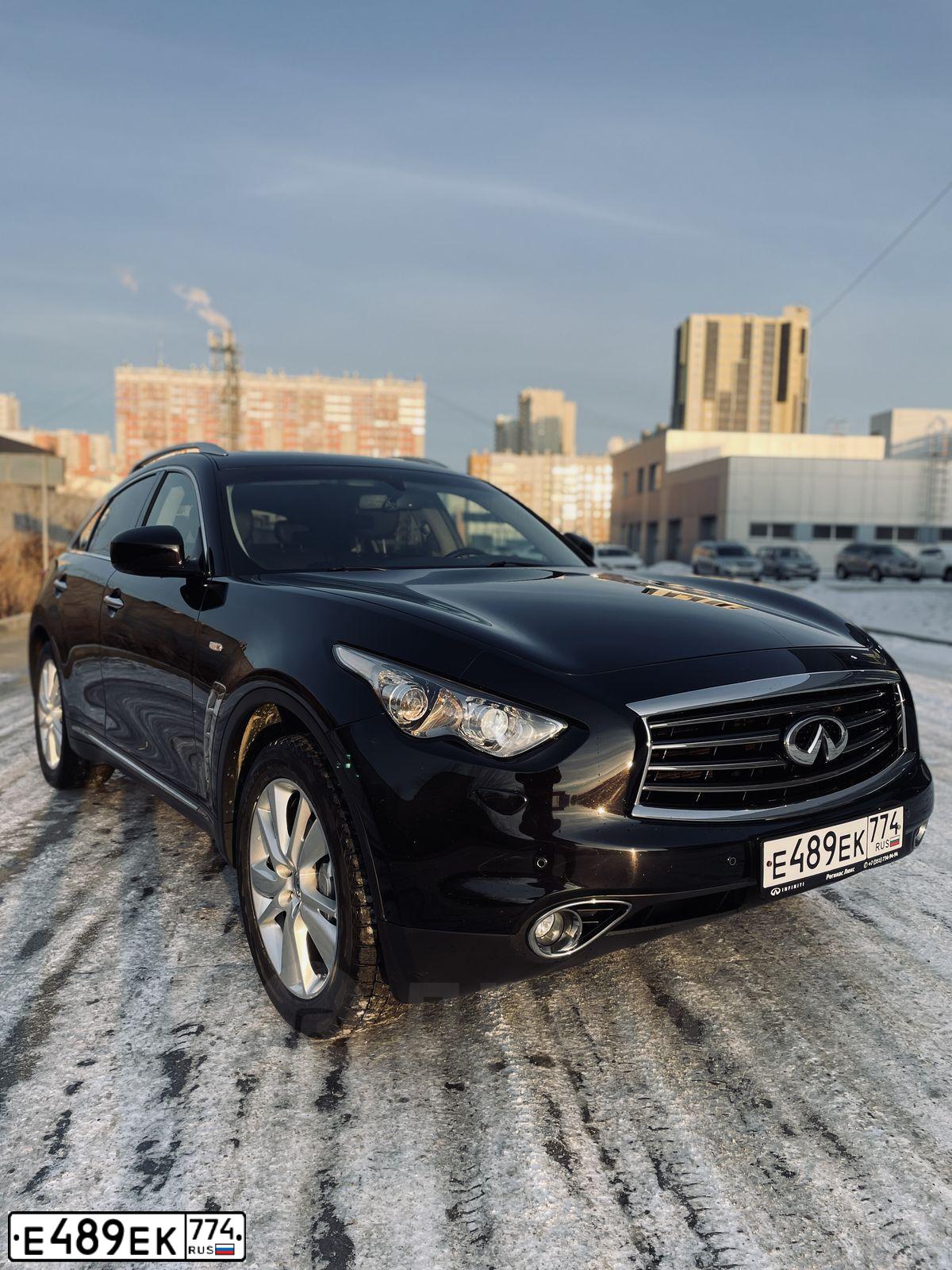 Фото автомобиля INFINITI QX70 /FX/, 2012 — госномер Н674ЕМ774. Цвет: ЧЕРНЫЙ
