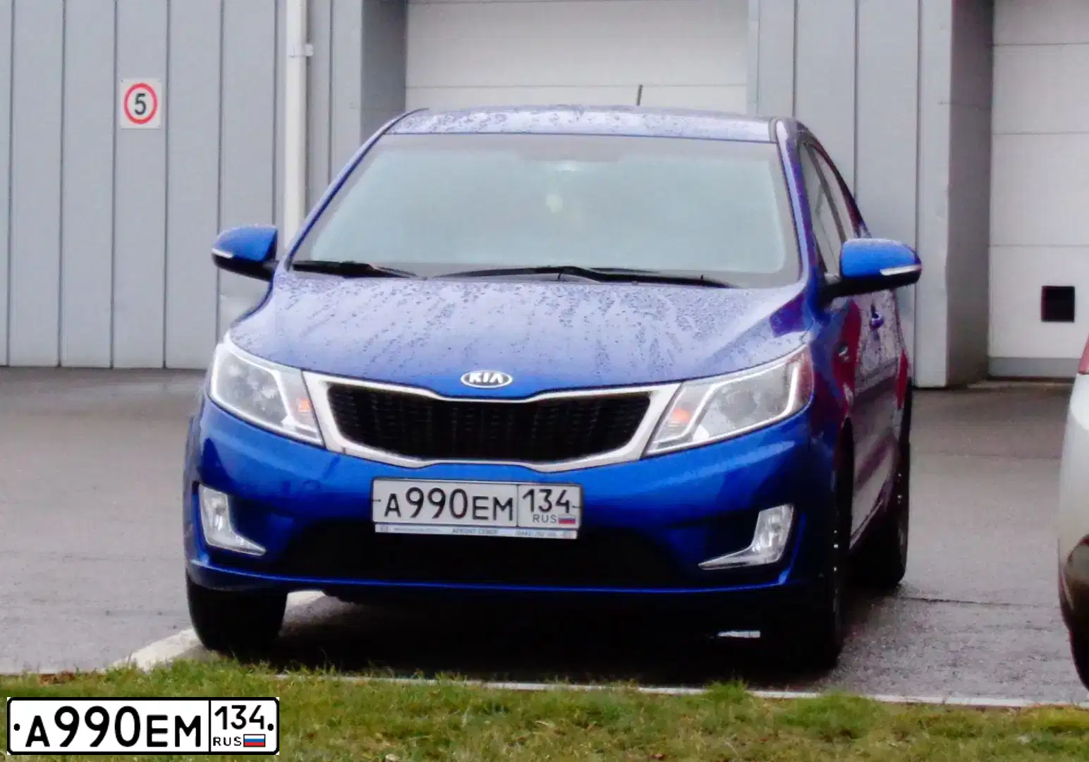 Фото автомобиля KIA RIO, 2014 — госномер А990ЕМ134. Цвет: синий