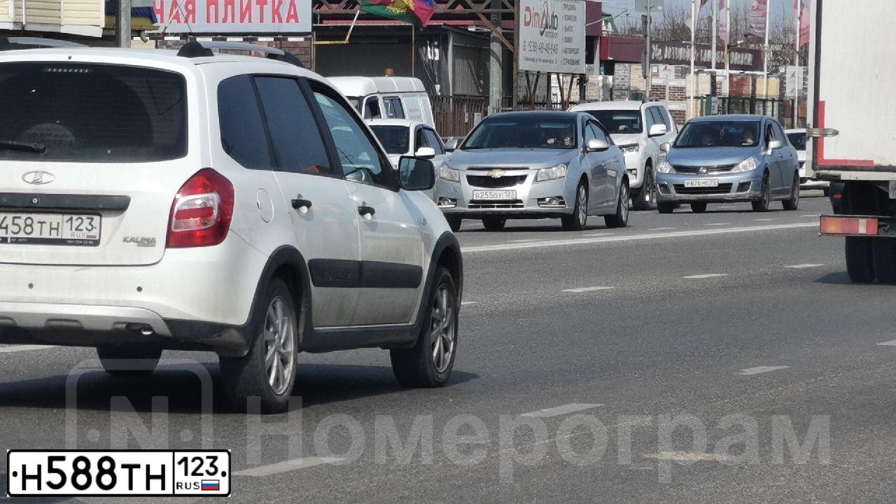Фото автомобиля LADA 2121 NIVA, 2017 — госномер Н588ТН123. Цвет: БЕЛЫЙ