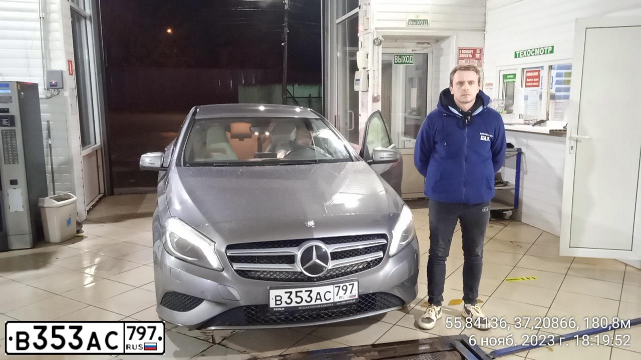 Фото автомобиля MERCEDES-BENZ A180, 2013 — госномер У746КУ31. Цвет: СЕРЫЙ