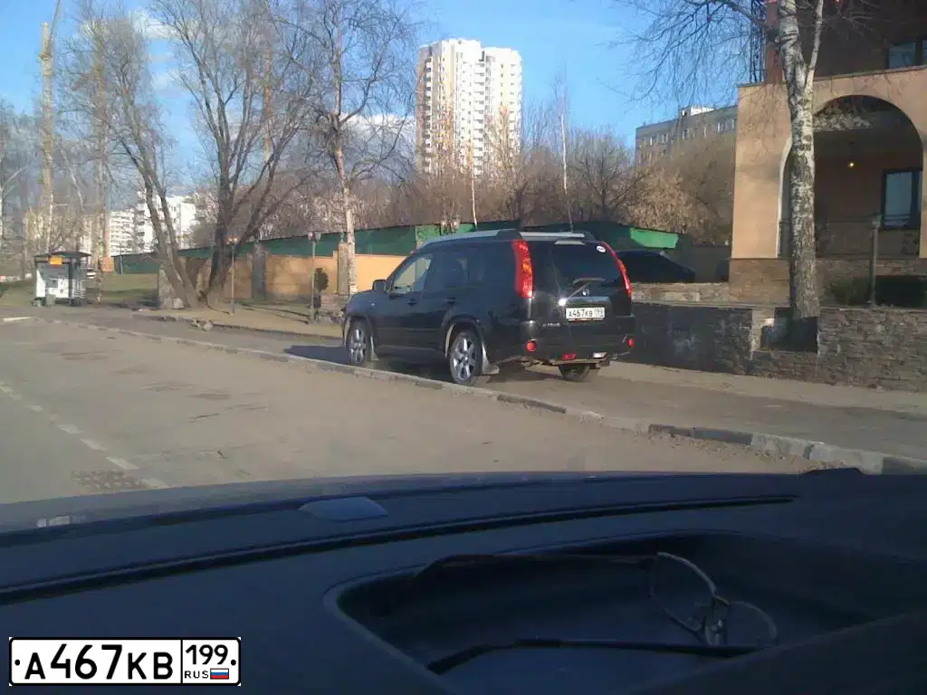 Фото автомобиля NISSAN X-TRAIL, 2008 — госномер Н451РК197. Цвет: ЧЕРНЫЙ