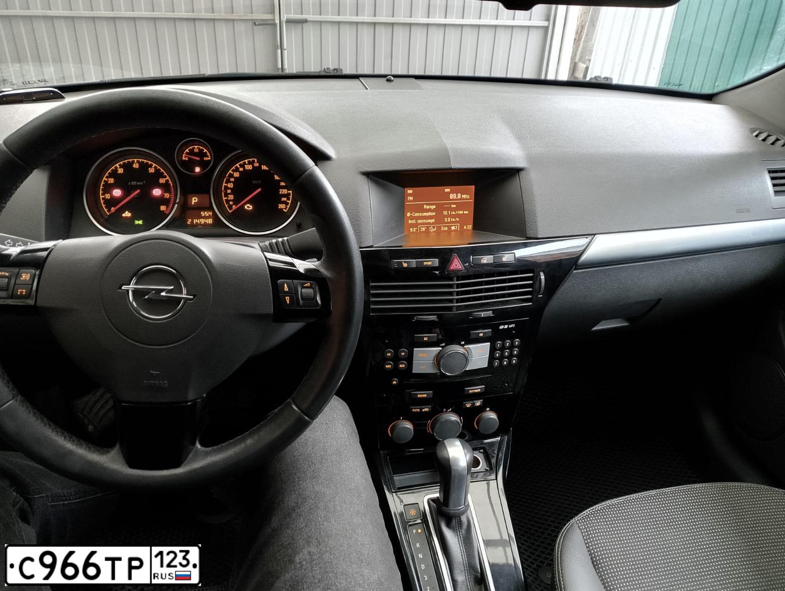 Фото автомобиля VOLKSWAGEN TOUAREG, 2004 — госномер С966ТР123. Цвет: ЗОЛОТИСТЫЙ