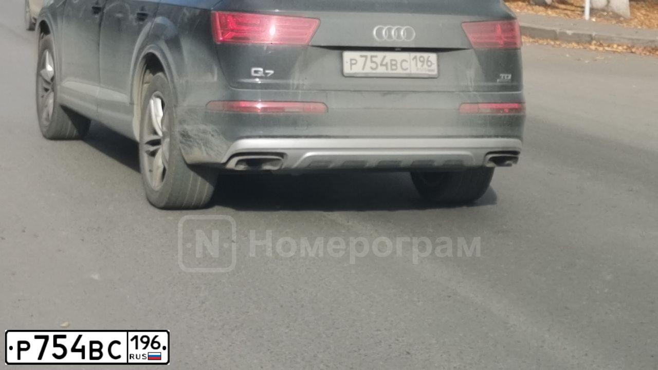 Фото автомобиля AUDI Q7, 2017 — госномер С330КР196. Цвет: ЧЕРНЫЙ