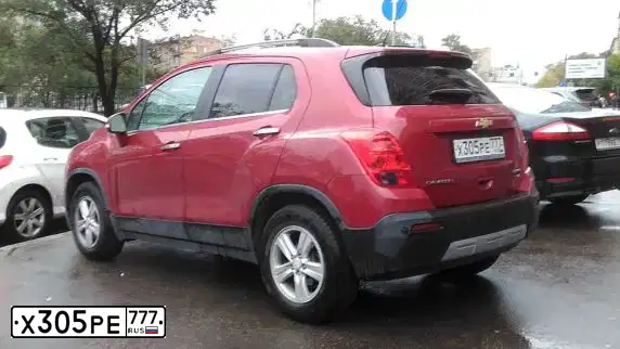 Фото автомобиля CHEVROLET ШЕВРОЛЕ ТРАКЕР, 2015 — госномер М405СС21. Цвет: КРАСНЫЙ