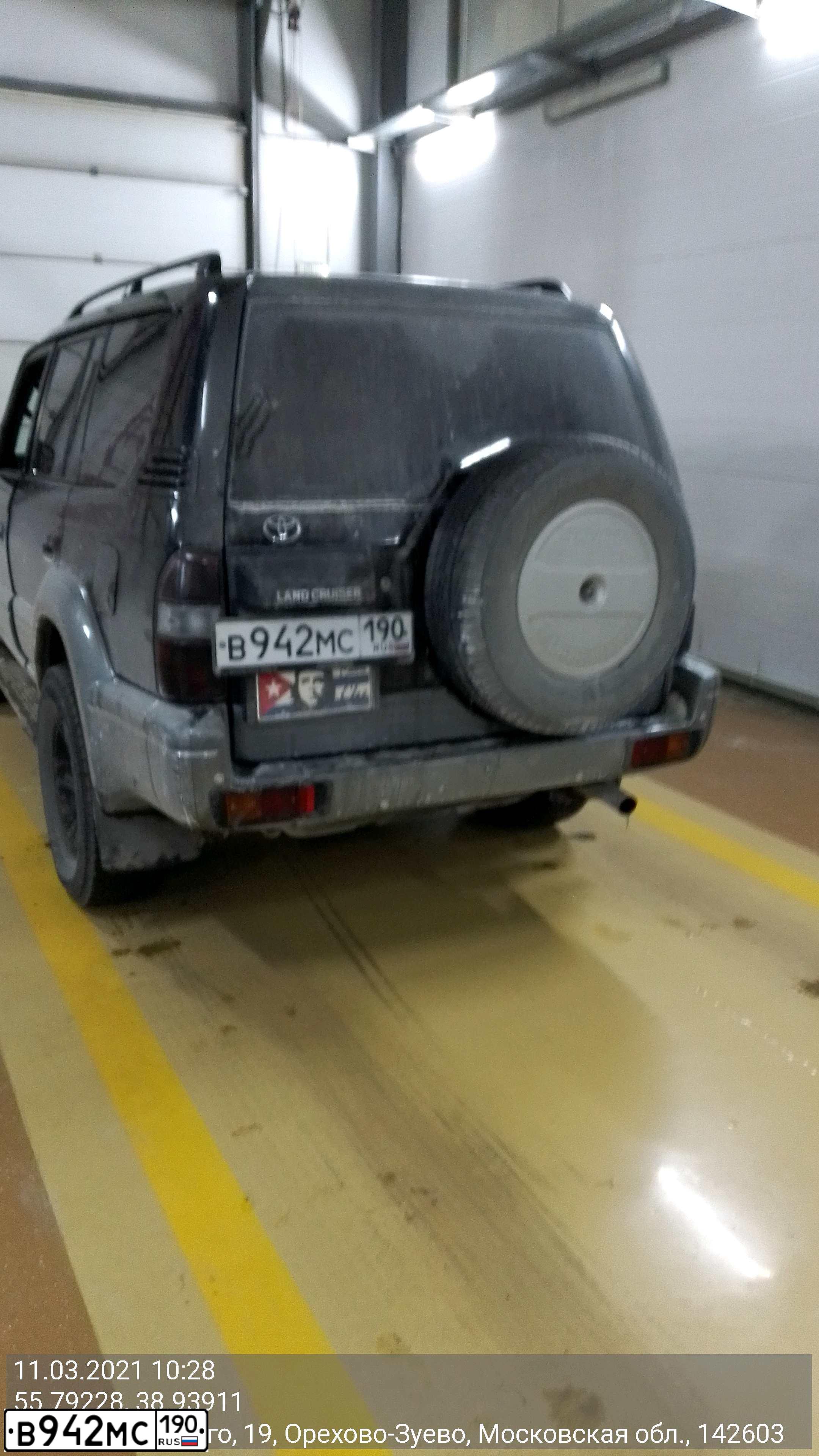 Фото автомобиля TOYOTA LANDCRUISER, 1999 — госномер В942МС190