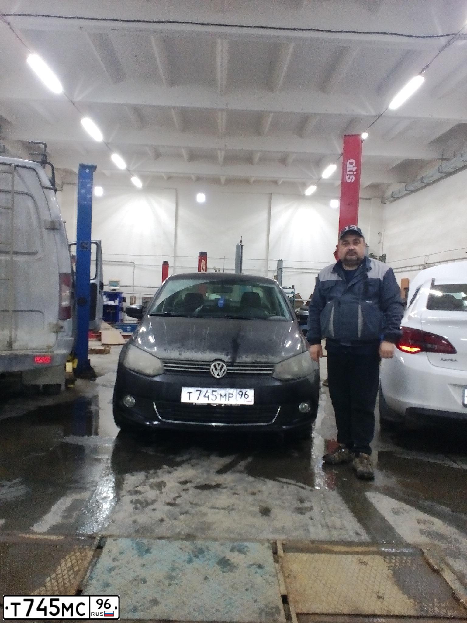 Фото автомобиля LADA 1119 KALINA, 2011 — госномер О133МК196. Цвет: ЧЕРНЫЙ