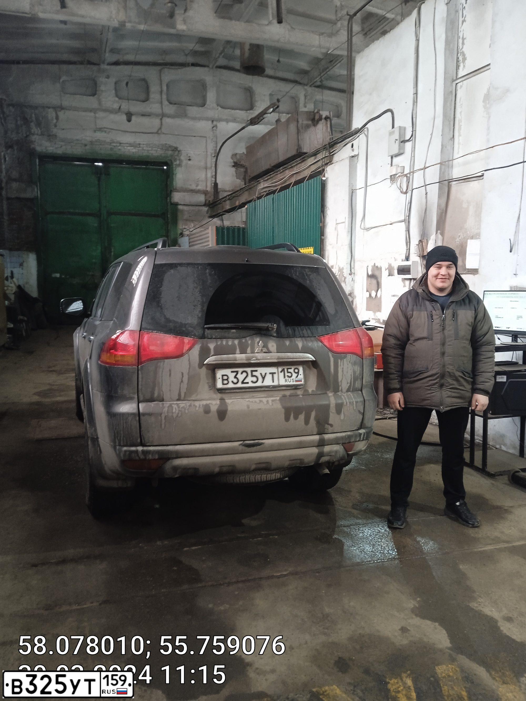 Фото автомобиля MITSUBISHI PAJERO SPORT, 2013 — госномер Р152РР159. Цвет: Коричневый