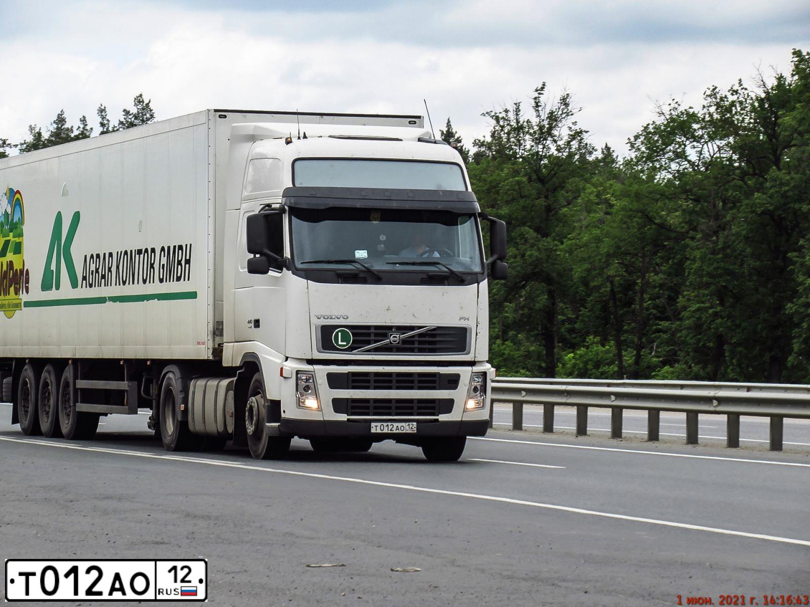 Фото автомобиля VOLVO SERIE FH /4X2/, 2008 — госномер Т012АО12. Цвет: БЕЛЫЙ