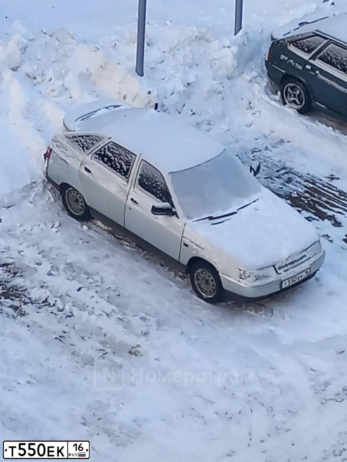 Фото автомобиля LADA 2112 LADA, 2004 — госномер Т550ЕК16. Цвет: СЕРЕБРИСТО-БЕЖЕВЫЙ