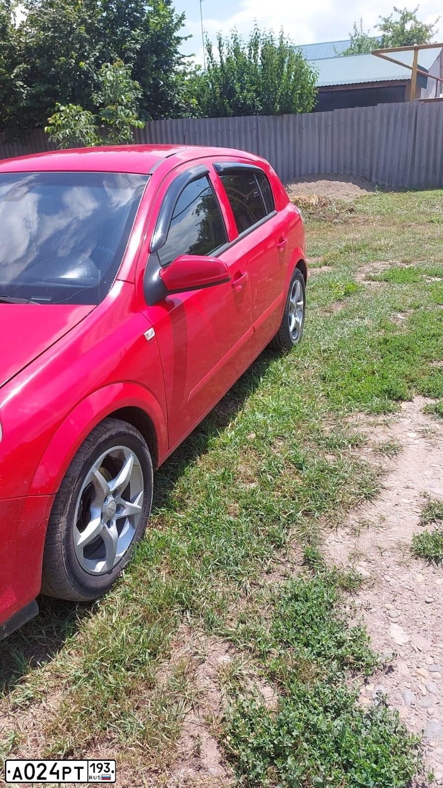 Фото автомобиля OPEL ASTRA, 2008 — госномер А024РТ193. Цвет: Красный