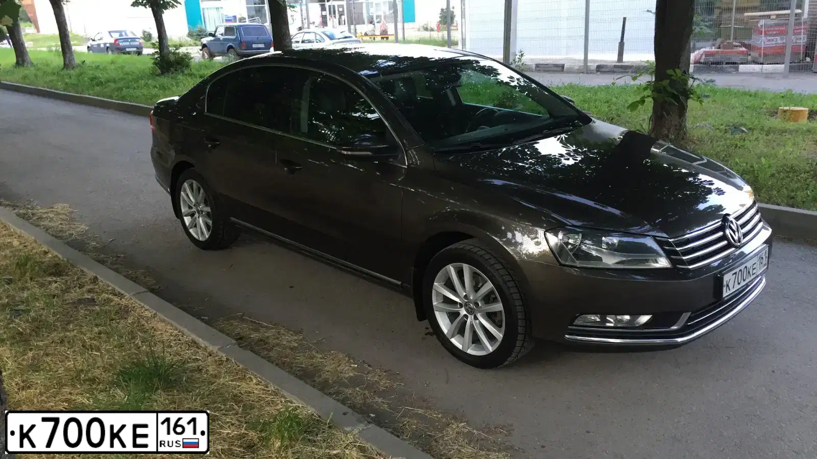 Фото автомобиля VOLKSWAGEN PASSAT, 2008 — госномер Е634РК161. Цвет: Коричневый
