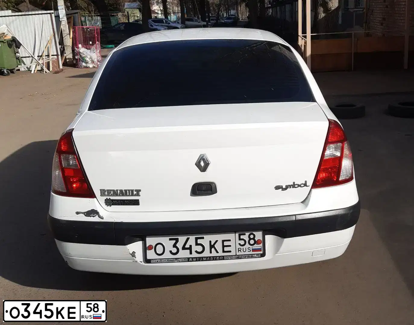 Фото автомобиля RENAULT SYMBOL, 2005 — госномер Х317ВС177. Цвет: Белый