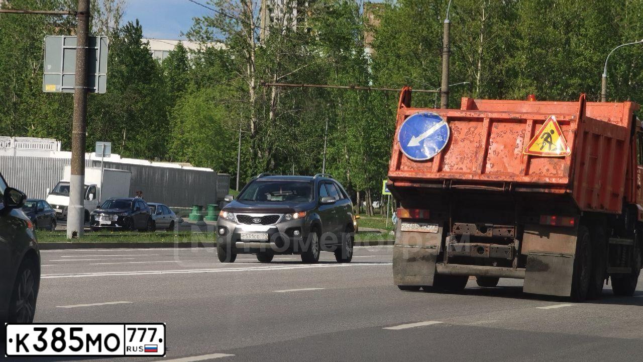 Фото автомобиля HONDA PILOT, 2012 — госномер К385МО777. Цвет: СИНИЙ ТЕМНЫЙ