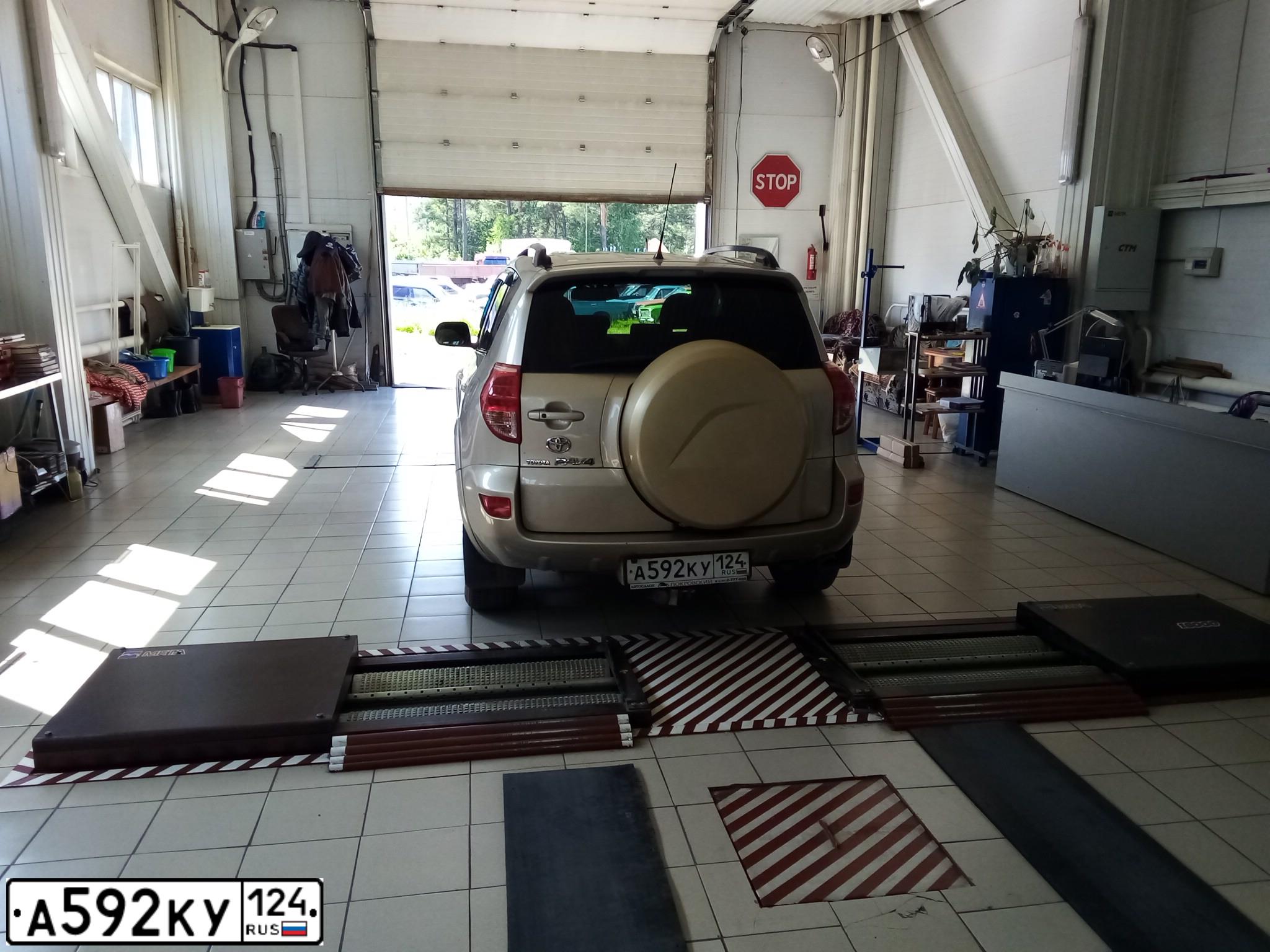 Фото автомобиля TOYOTA RAV4, 2007 — госномер А592КУ124. Цвет: БЕЖЕВЫЙ
