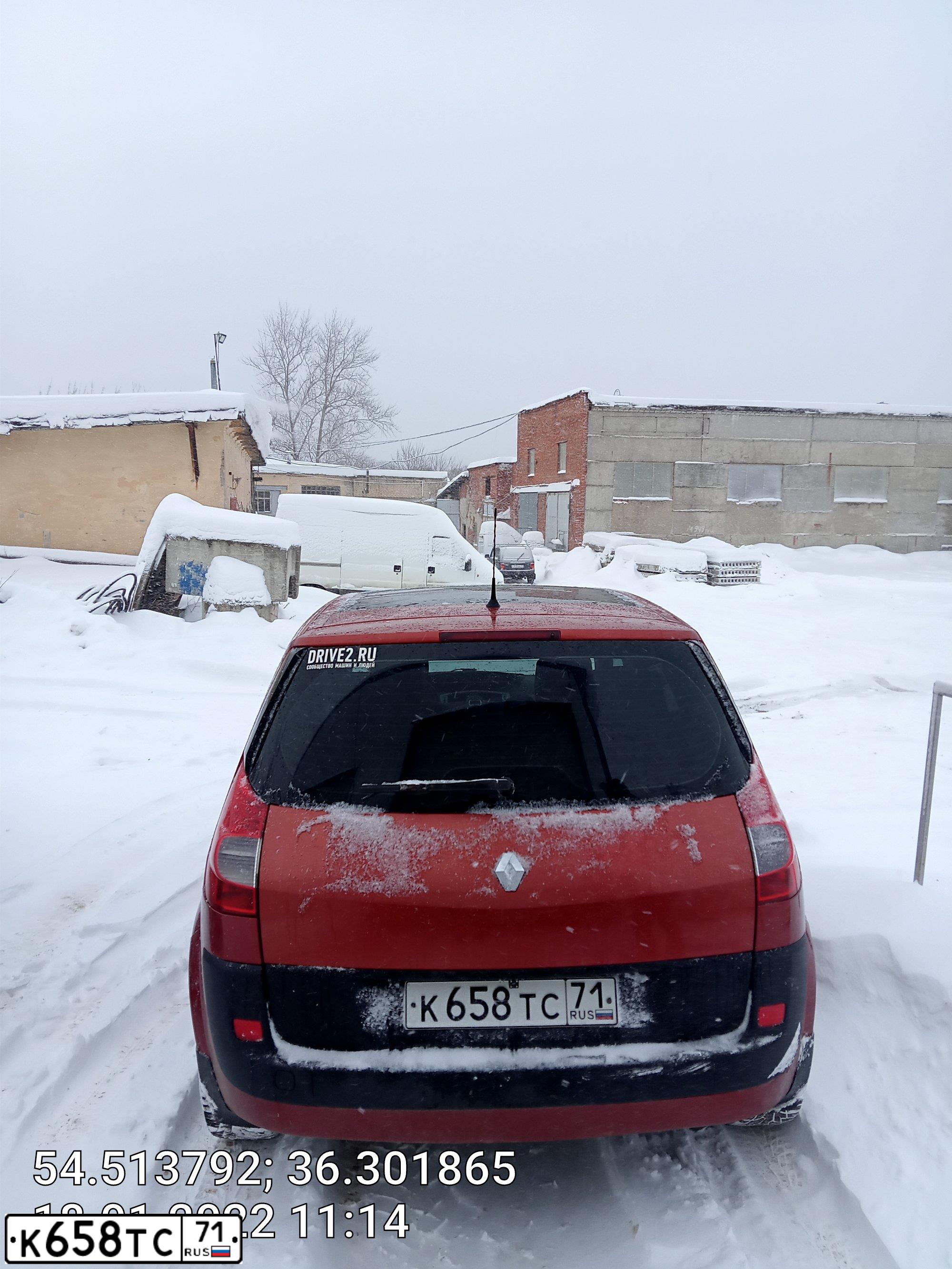Фото автомобиля RENAULT SCENIC, 2007 — госномер С422ЕН40. Цвет: Красный